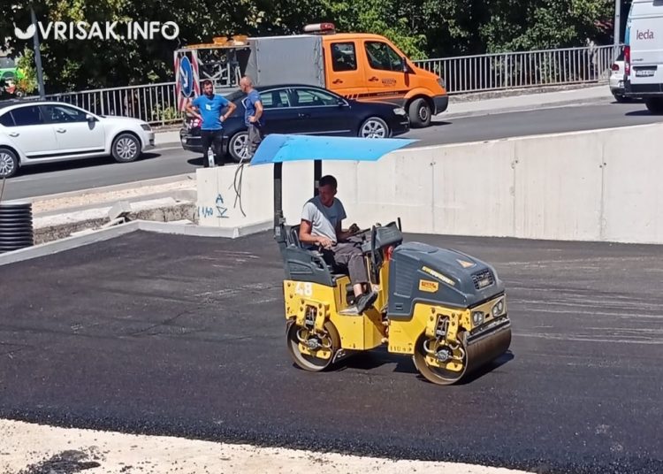 Široki Brijeg: Počelo asfaltiranje parkinga podno ‘Krunine strane’
