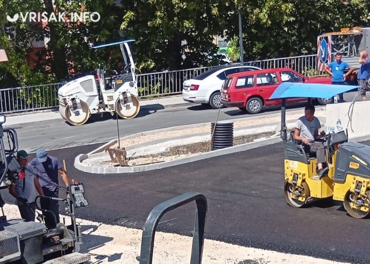 Široki Brijeg: Počelo asfaltiranje parkinga podno ‘Krunine strane’