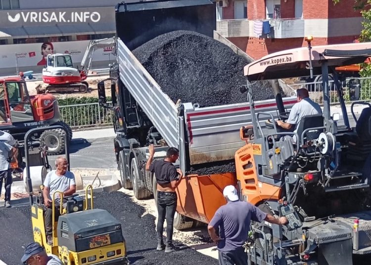 Široki Brijeg: Počelo asfaltiranje parkinga podno ‘Krunine strane’