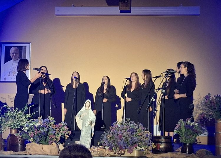 13 klapa, jedno srce: Humanitarni koncert “Klape na kršu” u Međugorju