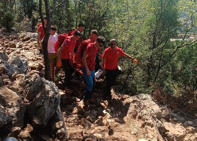 Intervencija HGSS na Brdu ukazanja: Ozlijeđeni svećenik uspješno zbrinut