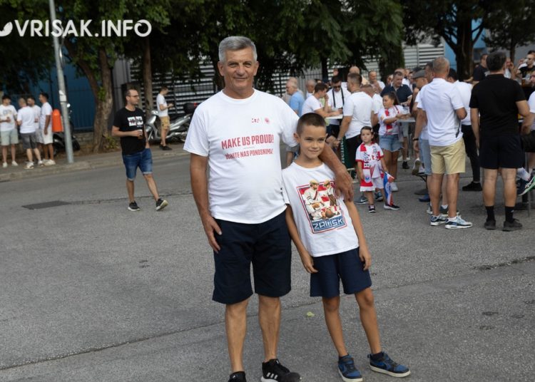 (VIDEO) Pogledajte atmosferu ispred stadiona u Mostaru pred utakmicu Zrinjskog
