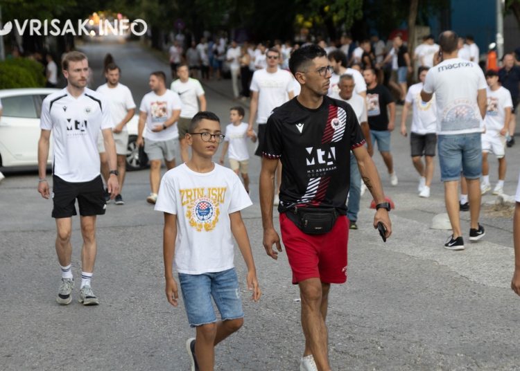 (VIDEO) Pogledajte atmosferu ispred stadiona u Mostaru pred utakmicu Zrinjskog