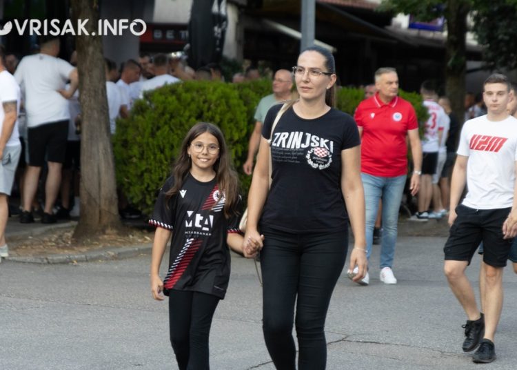 (VIDEO) Pogledajte atmosferu ispred stadiona u Mostaru pred utakmicu Zrinjskog