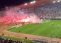 Igrači Hajduka došli pod sjever, Torcida ih je gađala bakljama!