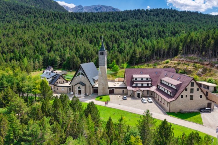 Masna Luka i crkva sv. Ilije na Blidinju iz zraka