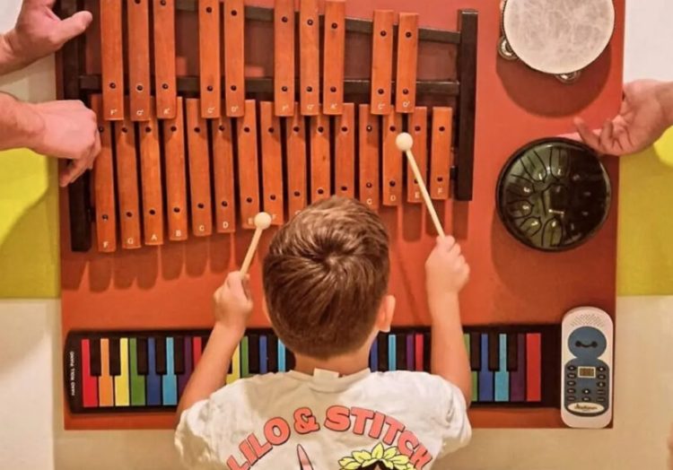 Na Klinici za dječje bolesti SKB Mostar postavljene glazbene ploče