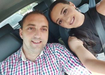 Na putu kući iz Neuma muž porodio suprugu u autu