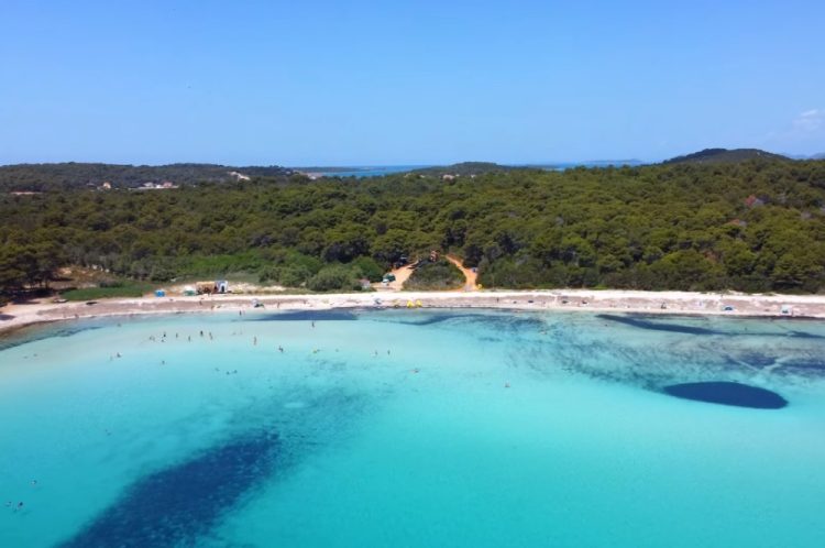 Pogledajte ovu plažu u Hrvatskoj: “Jadranski Karibi” idealni za kraj ljeta