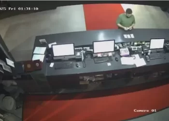 (VIDEO) Evo kako su putovnice izraelskih turista završile u smeću