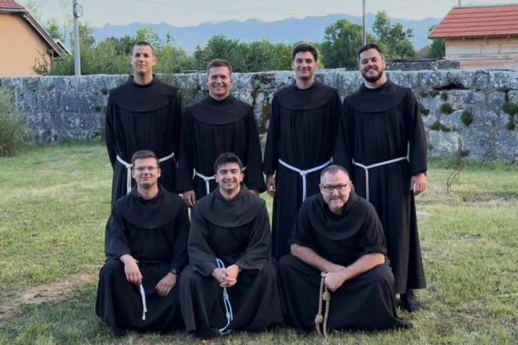 Sedmorica franjevaca polažu doživotne zavjete, Široki Brijeg daruje dvojicu