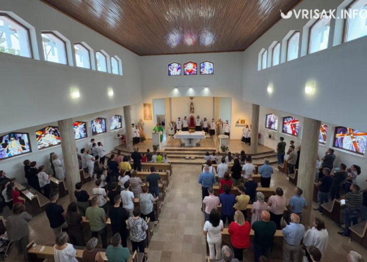 Široki Brijeg: Mještani Buhova se oprostili od don Bože Goluže