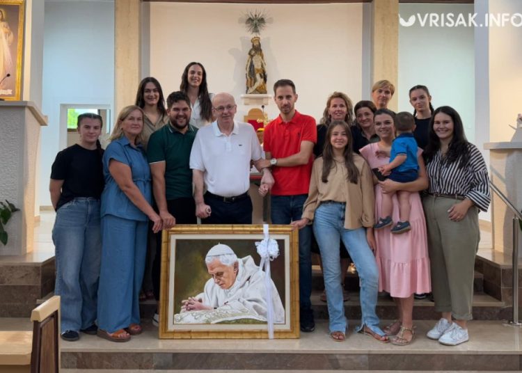 Široki Brijeg: Mještani Buhova se oprostili od don Bože Goluže