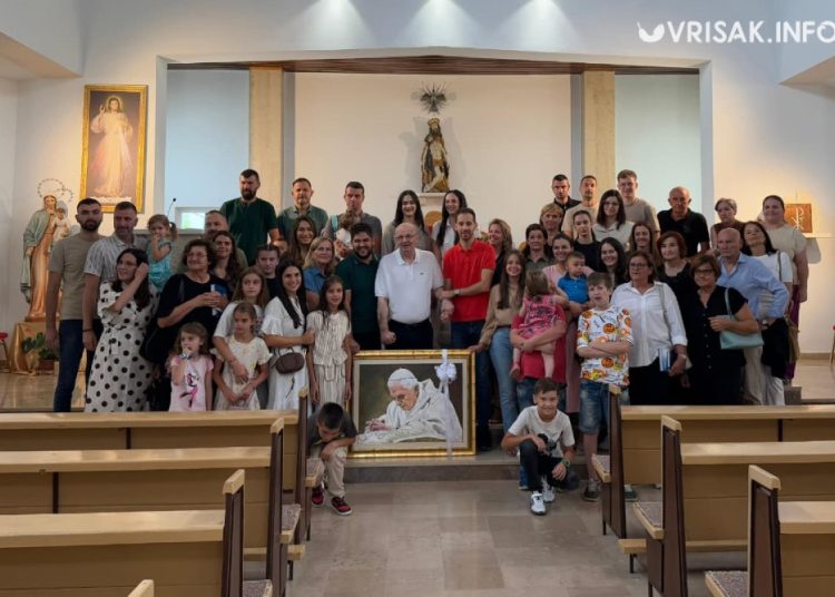 Široki Brijeg: Mještani Buhova se oprostili od don Bože Goluže