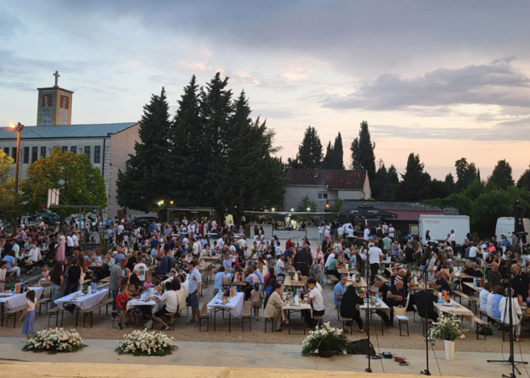 Čitlučani se oprostili od fra Mire Šege i fra Slavena Tomića