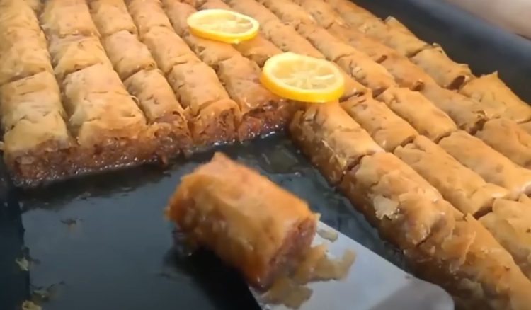 Motana baklava s orasima, desert koji osvaja na prvi zalogaj