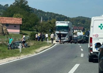 Teža prometna nezgoda kod Srebrenika, ozlijeđen i poznati pjevač