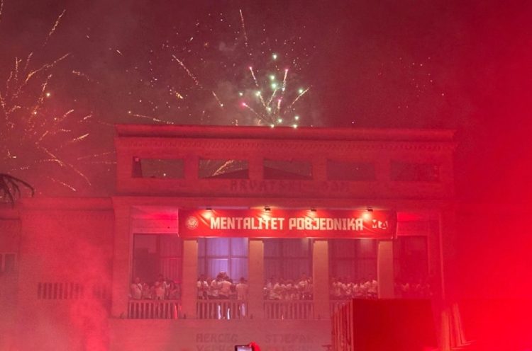 Vatromet u Mostaru: Navijački ritual uoči dvoboja Zrinjskog i Utrechta?