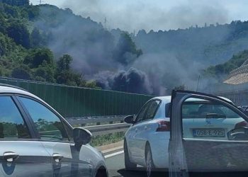 Zapalio se automobil u tunelu Ivan na putu Sarajevo – Mostar, zatvoren promet