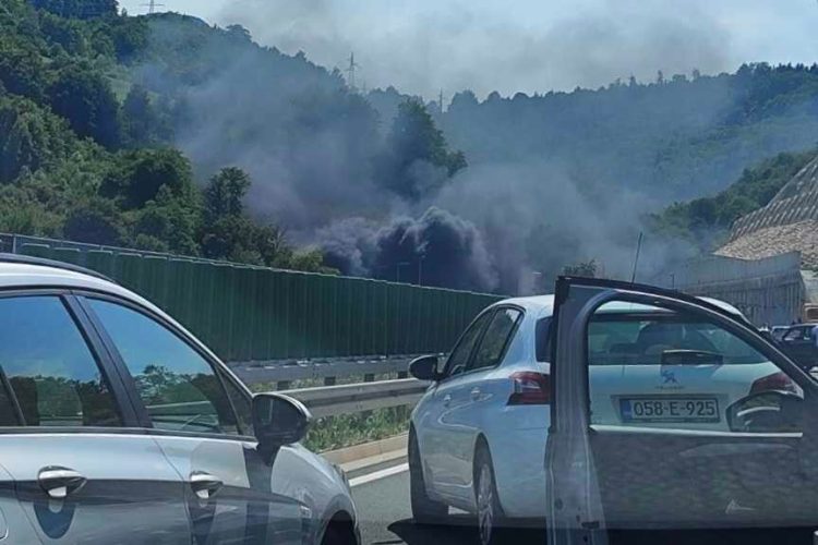 Zapalio se automobil u tunelu Ivan na putu Sarajevo – Mostar, zatvoren promet