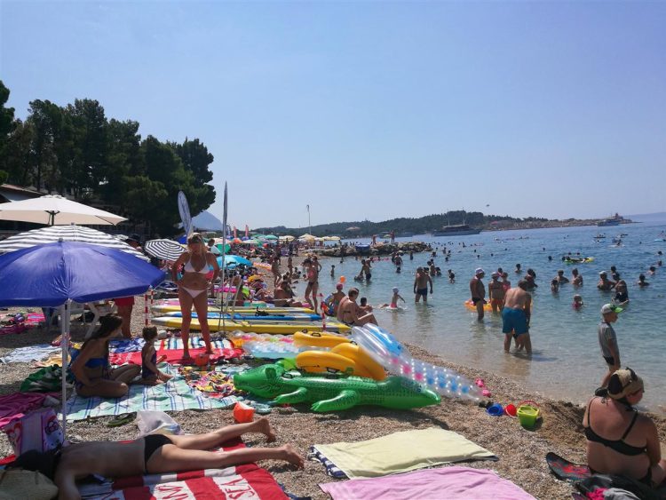 (VIDEO) Video s plaže u Makarskoj izazvao lavinu komentara