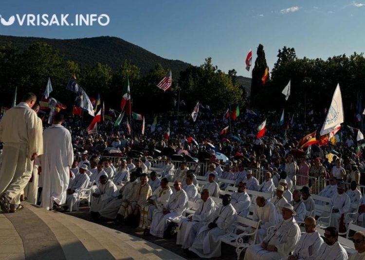 Medugorje: Tisuće vjernika se okupilo na prvoj večeri Mladifesta