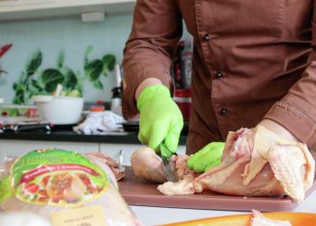 Evo kako jednostavno otkoštiti piletinu po savjetima chefa