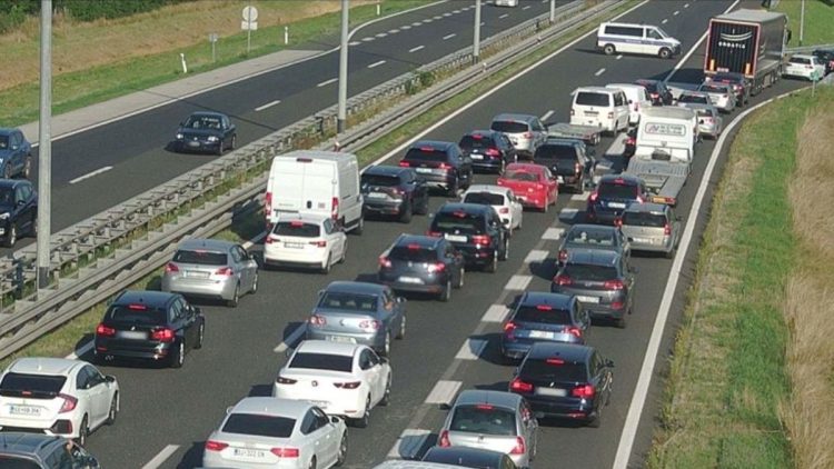 Sudar cisterne i pet auta na A3