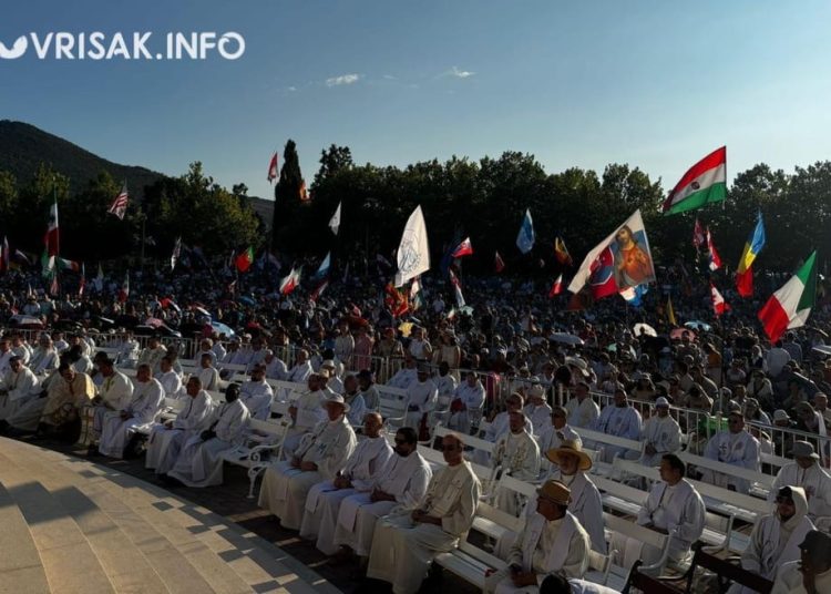 Medugorje: Tisuće vjernika se okupilo na prvoj večeri Mladifesta