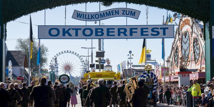 Oktoberfest 2025: Rekordne cijene piva, plaćanje samo karticama i rezervacije isključivo za lokalce