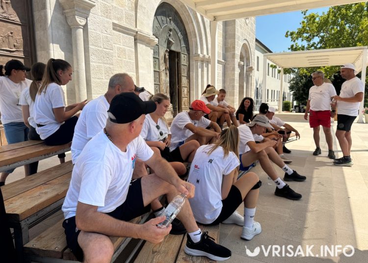 Široki Brijeg: 28 hodočasnika iz Uzarića pješice 113 km do Gospe Sinjske