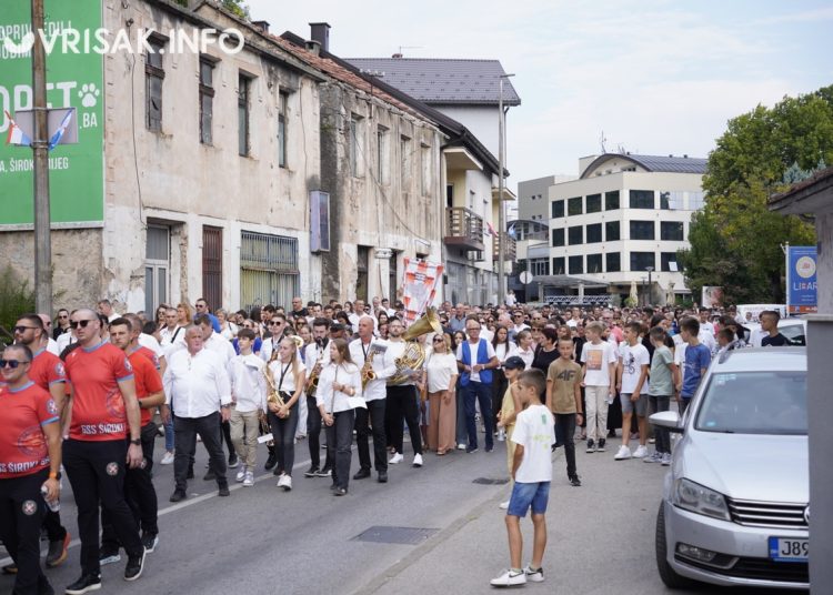 Široki Brijeg: Mnoštvo vjernika na procesiji i Uočnici Velike Gospe