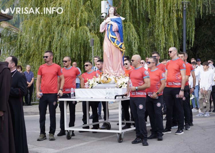 Široki Brijeg: Mnoštvo vjernika na procesiji i Uočnici Velike Gospe