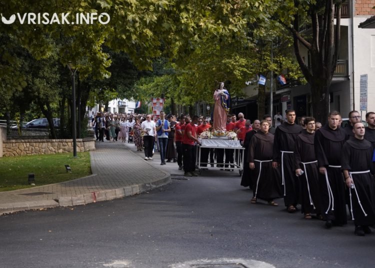 Široki Brijeg: Mnoštvo vjernika na procesiji i Uočnici Velike Gospe