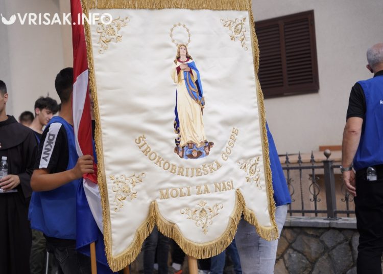 Široki Brijeg: Mnoštvo vjernika na procesiji i Uočnici Velike Gospe