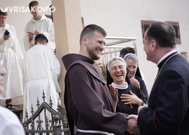 Široki Brijeg: Mnoštvo vjernika na procesiji i Uočnici Velike Gospe