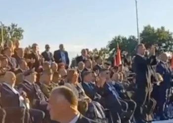 (VIDEO) Završnica mimohoda: Plenković zaplesao, Milanović napustio ložu