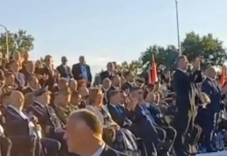 (VIDEO) Završnica mimohoda: Plenković zaplesao, Milanović napustio ložu