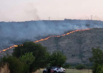 Požar kod Slipčića pod kontrolom, vatrogasci i dalje na terenu
