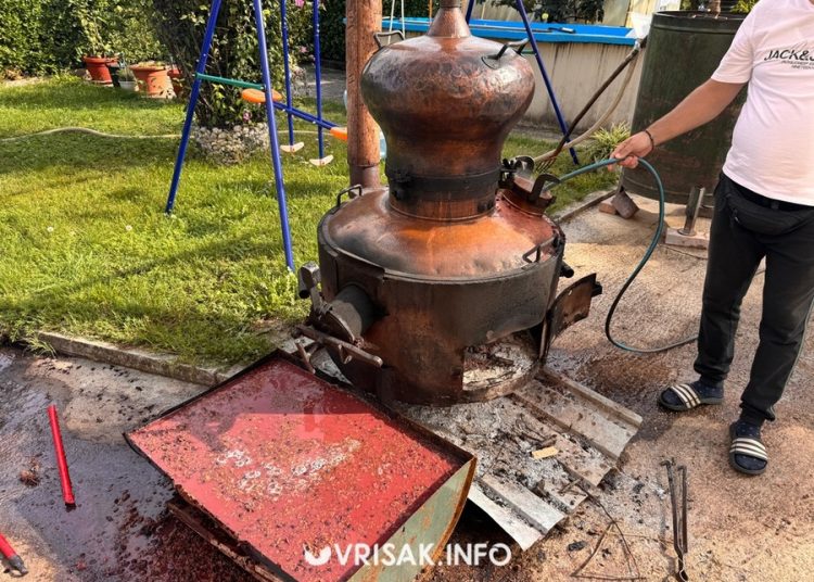 Jesenski radovi u Hercegovini: Berba grožđa, smokava i pečenje rakije