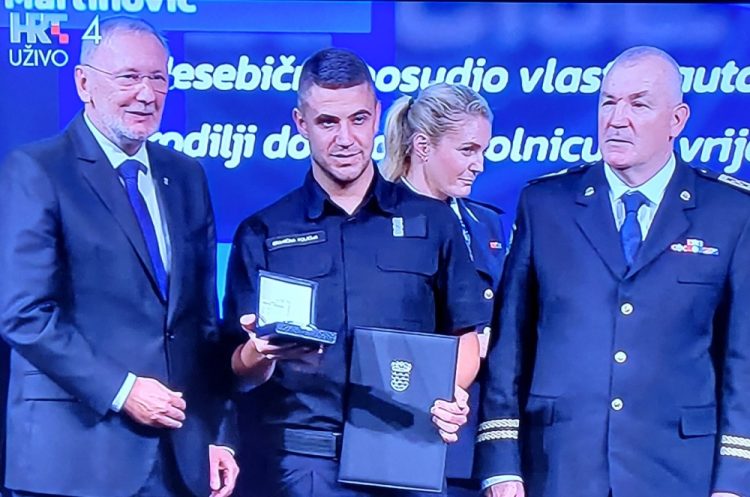 Policajac iz Čitluka koji je pomogao trudnici iz Širokog Brijega dobio priznanje