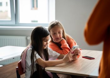 Zabrana mobitela u školama mogla bi uskoro zaživjeti i u BiH