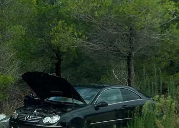 Mercedes bez tablica ostavljen kod Šibenika: Pogledajte šta su mu uradili