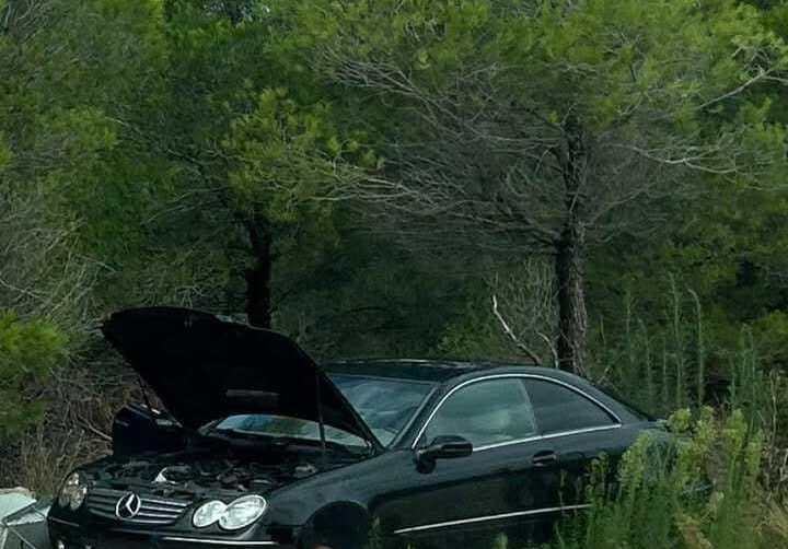 Mercedes bez tablica ostavljen kod Šibenika: Pogledajte šta su mu uradili