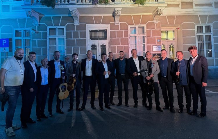 (VIDEO) Klapa Grga iz Posušja predstavlja novu pjesmu “Oprosti mi majko”