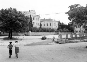 Fotografija iz prošlosti: Upisi u Srednjoškolskom centru Lištica 1982. godine