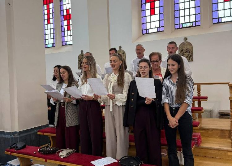 Crkva puna vjernika: Sedmi dan devetnice sv. Maloj Tereziji u župi Ledinac