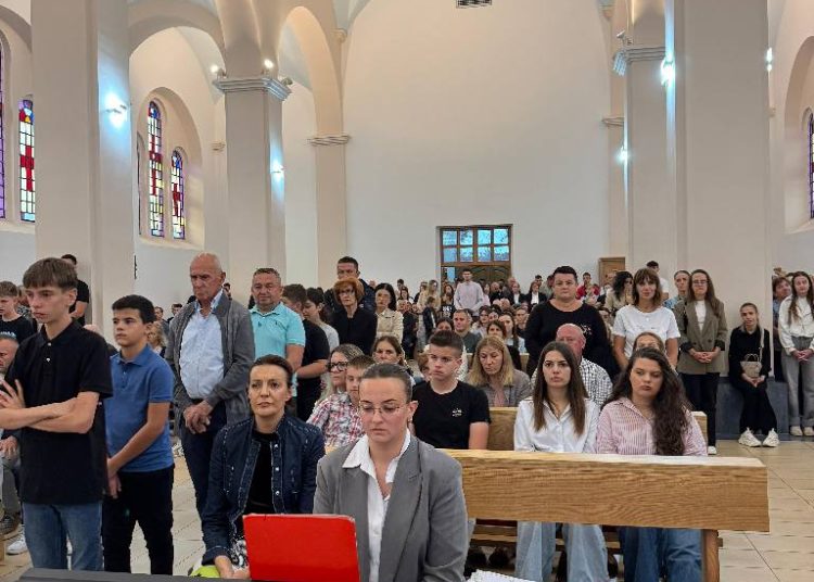 Crkva puna vjernika: Sedmi dan devetnice sv. Maloj Tereziji u župi Ledinac