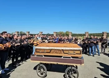 (VIDEO) Tamburaši zasvirali posljednje zbogom: dirljiv oproštaj od voljenog kolege
