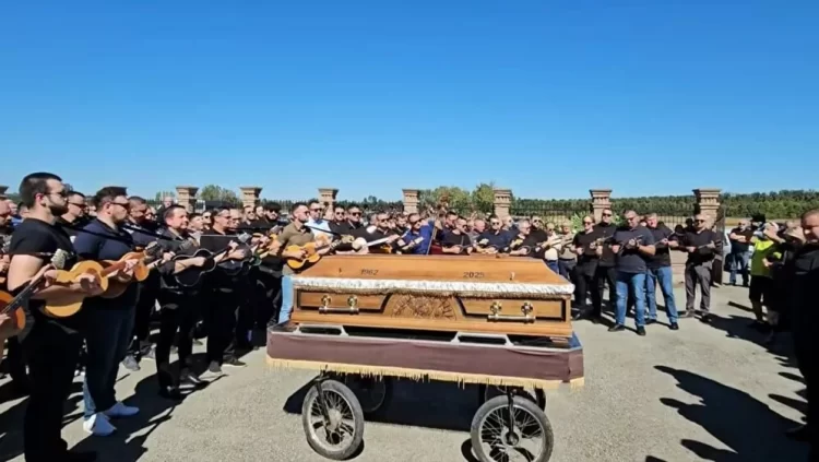 (VIDEO) Tamburaši zasvirali posljednje zbogom: dirljiv oproštaj od voljenog kolege
